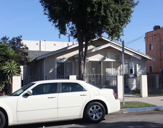 2448 Elm Ave in Long Beach, CA - Foto de edificio - Building Photo