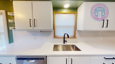 127 NE 202nd Ave in Portland, OR - Building Photo - Building Photo