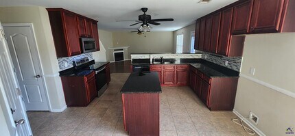 707 Broderick Cir in Warner Robins, GA - Building Photo - Building Photo