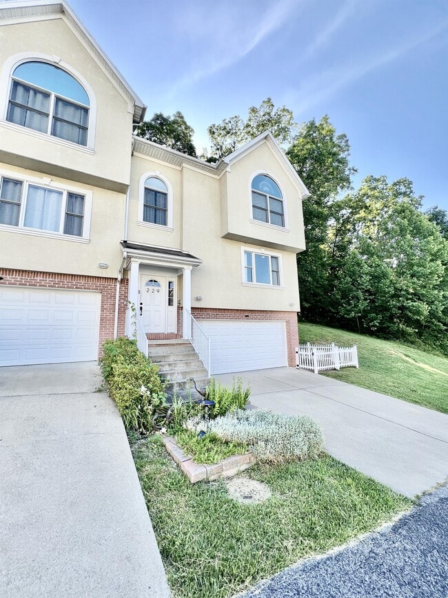 229 Palisades Dr in Morgantown, WV - Building Photo - Building Photo
