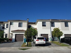 2414 SW 145th Pl in Miami, FL - Building Photo