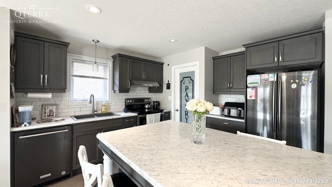 11 Ashberry Pl in St Thomas, ON - Building Photo - Building Photo