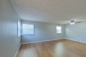 98-100 N Westmoor Ave-Unit -100 in Columbus, OH - Building Photo - Building Photo