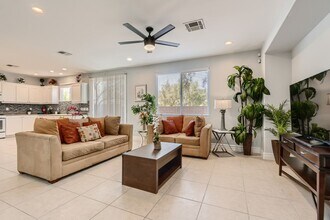 6689 Roanoke Ct in Las Vegas, NV - Building Photo - Building Photo