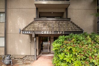 1285 Martin St in White Rock, BC - Building Photo - Building Photo