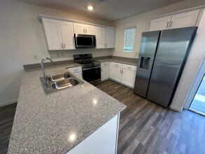 2813 Tahiti Grape Wy in Las Vegas, NV - Building Photo - Building Photo