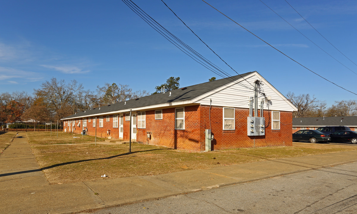 55 Magnolia Acres Dr in Waynesboro, GA - Building Photo