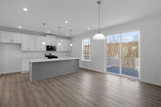 Stonebridge Townhomes in Bridgeport, WV - Foto de edificio - Building Photo