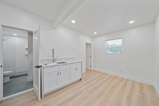 6842 Estrella Ave in San Diego, CA - Building Photo - Building Photo