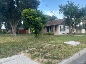 700 E Sam Houston Blvd in Pharr, TX - Building Photo - Building Photo