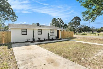 10001 N 21st St in Tampa, FL - Building Photo - Building Photo