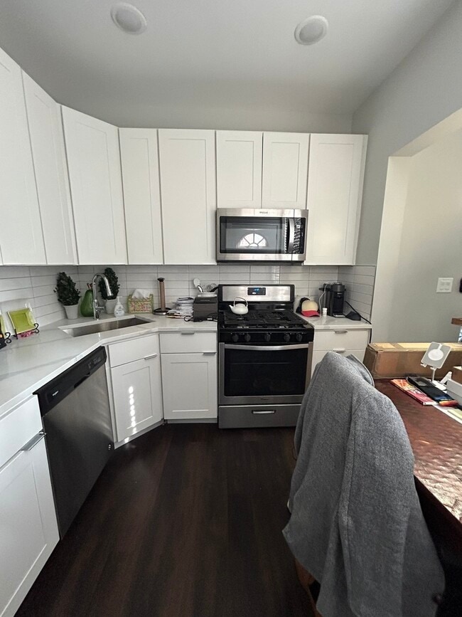 709 W Barry Ave in Chicago, IL - Building Photo - Building Photo