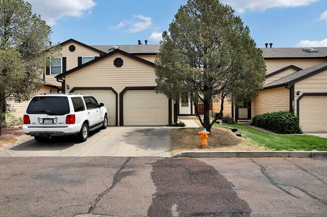 Fully Remodeled End-Unit Townhome Near Pet in Colorado Springs, CO - Building Photo - Building Photo