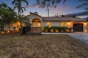 12145 Begonia Way in Hollywood, FL - Building Photo