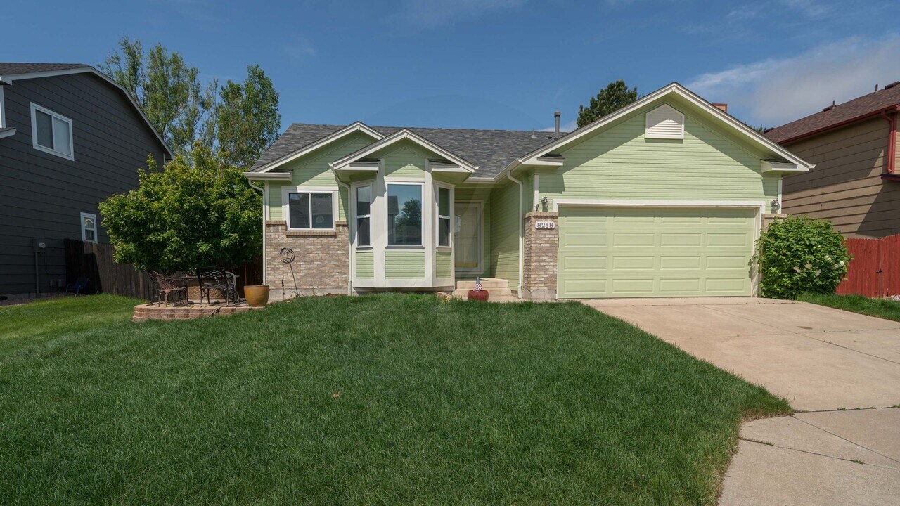 8258 Cooper River Dr in Colorado Springs, CO - Building Photo