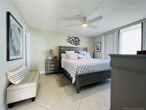 9900 S Ocean Dr in Jensen Beach, FL - Foto de edificio - Building Photo