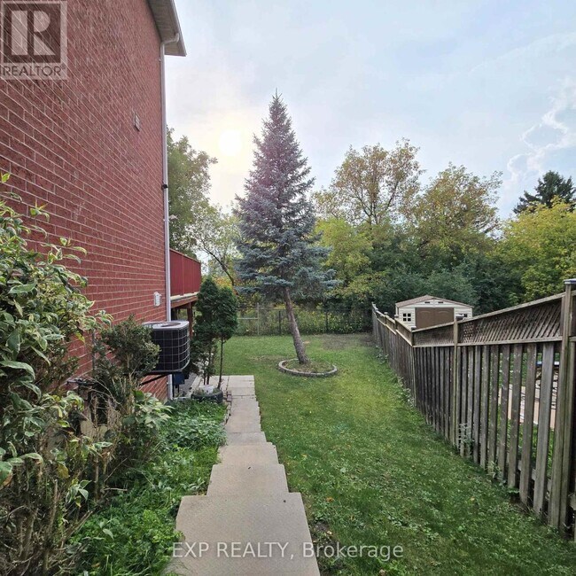 65 Mare Crescent in Toronto, ON - Building Photo - Building Photo