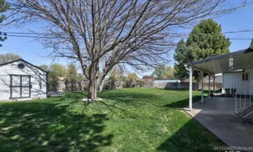 520 W Bird Ave in Nampa, ID - Building Photo - Building Photo