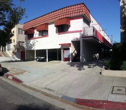 1136 N Ogden Dr in Los Angeles, CA - Building Photo - Building Photo