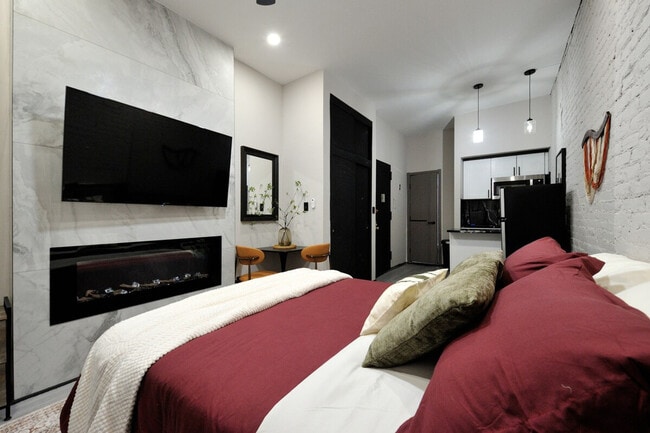 309 W 43rd St