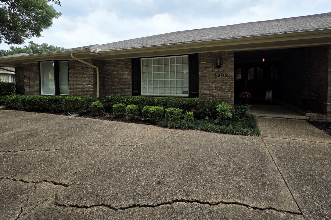 3202 Overton Park Dr W in Fort Worth, TX - Building Photo