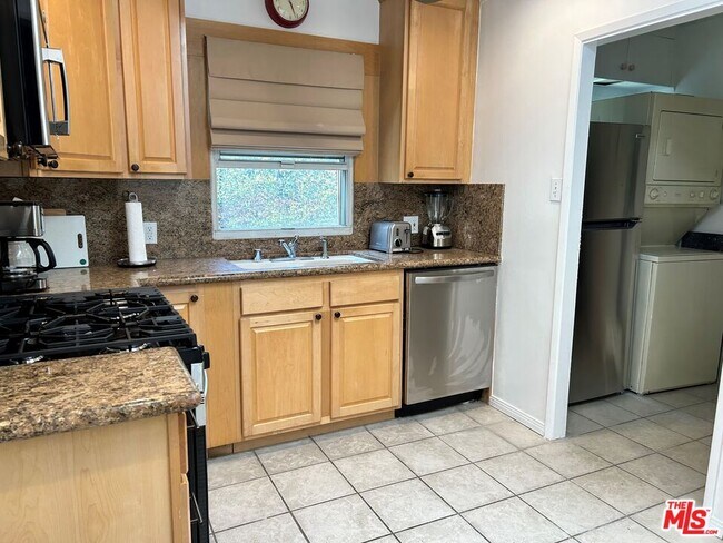 843 Huntley Dr in West Hollywood, CA - Building Photo - Building Photo