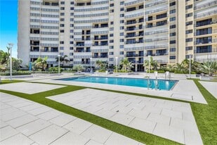 200 Ocean Trail Way in Jupiter, FL - Building Photo