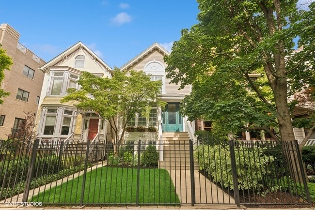 property at 2426 N Burling St