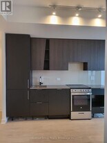 3900 Confederation Pkwy in Mississauga, ON - Building Photo