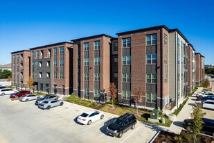 Bridge at Loyola in Austin, TX - Building Photo