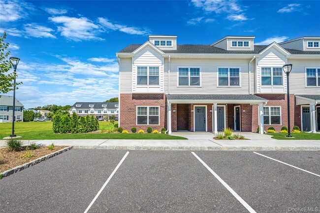 103 Dover St in Central Islip, NY - Building Photo - Building Photo