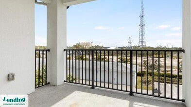 4985 Eastwood Greens St, Unit 11-301 in Ft. Myers, FL - Foto de edificio - Building Photo