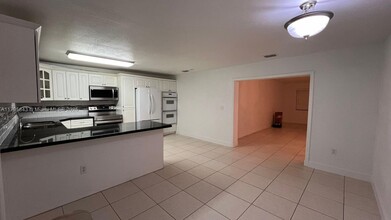 4722 NW 192nd Terrace in Miami Gardens, FL - Building Photo - Building Photo