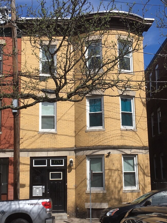 170 Pearl St, Unit apt 2