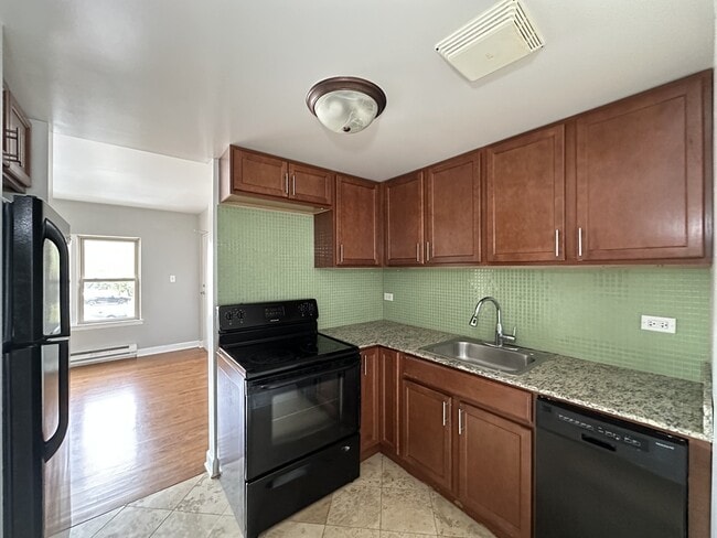 7632 N Milwaukee Ave in Niles, IL - Building Photo - Building Photo