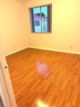 830 NE 212th Terrace in Miami, FL - Building Photo - Building Photo