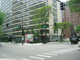 2930 N Sheridan Rd in Chicago, IL - Foto de edificio - Building Photo