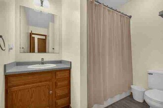 657 E Crest Dr in Heath, OH - Building Photo - Building Photo