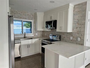745 Sunset Cove in Madeira Beach, FL - Building Photo - Building Photo