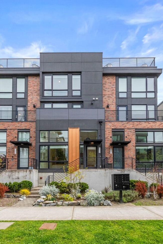 property at 2364 Franklin Ave E