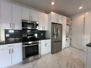 1407 Laurel Ave in West Hollywood, CA - Building Photo - Building Photo