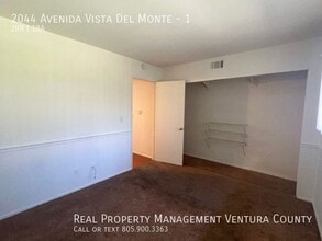 2044 N Avenida Vista Del Monte in Simi Valley, CA - Building Photo - Building Photo
