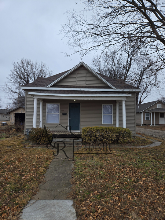 505 E Quincy St in Pittsburg, KS - Building Photo