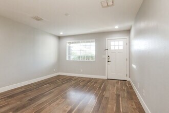 3862 W Tamarisk St in Phoenix, AZ - Foto de edificio - Building Photo