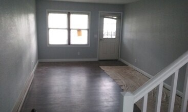 1513 W Veterans Pkwy in Marshfield, WI - Building Photo - Building Photo