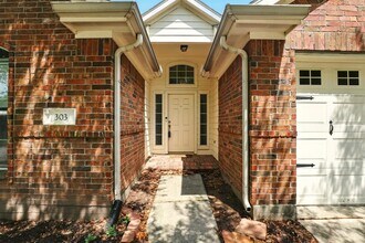 303 Burris Park Dr in Spring, TX - Building Photo - Building Photo