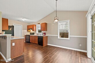 409 Sumrell Way in Hubert, NC - Building Photo - Building Photo