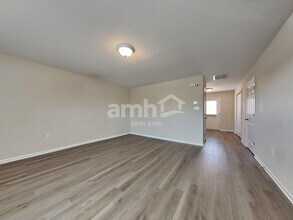 47 Wolf Creek Ln in Lillington, NC - Foto de edificio - Building Photo