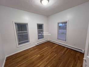 15 Playstead Rd, Unit 1 in Malden, MA - Foto de edificio - Building Photo
