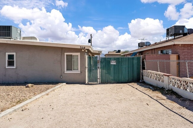 708 N 10th St in Las Vegas, NV - Building Photo - Building Photo